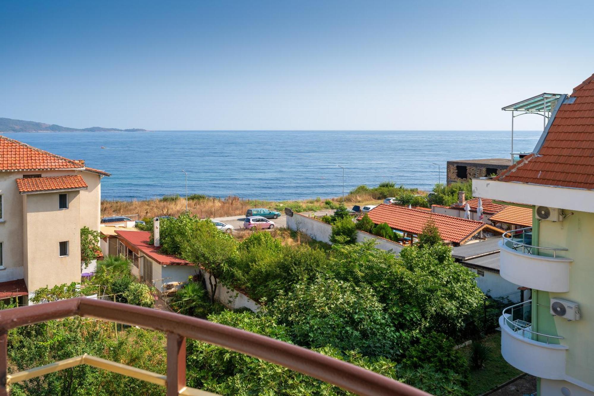 Hotel Milan Primorsko Ngoại thất bức ảnh