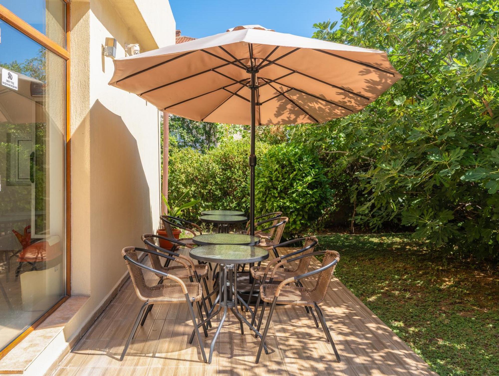 Hotel Milan Primorsko Ngoại thất bức ảnh