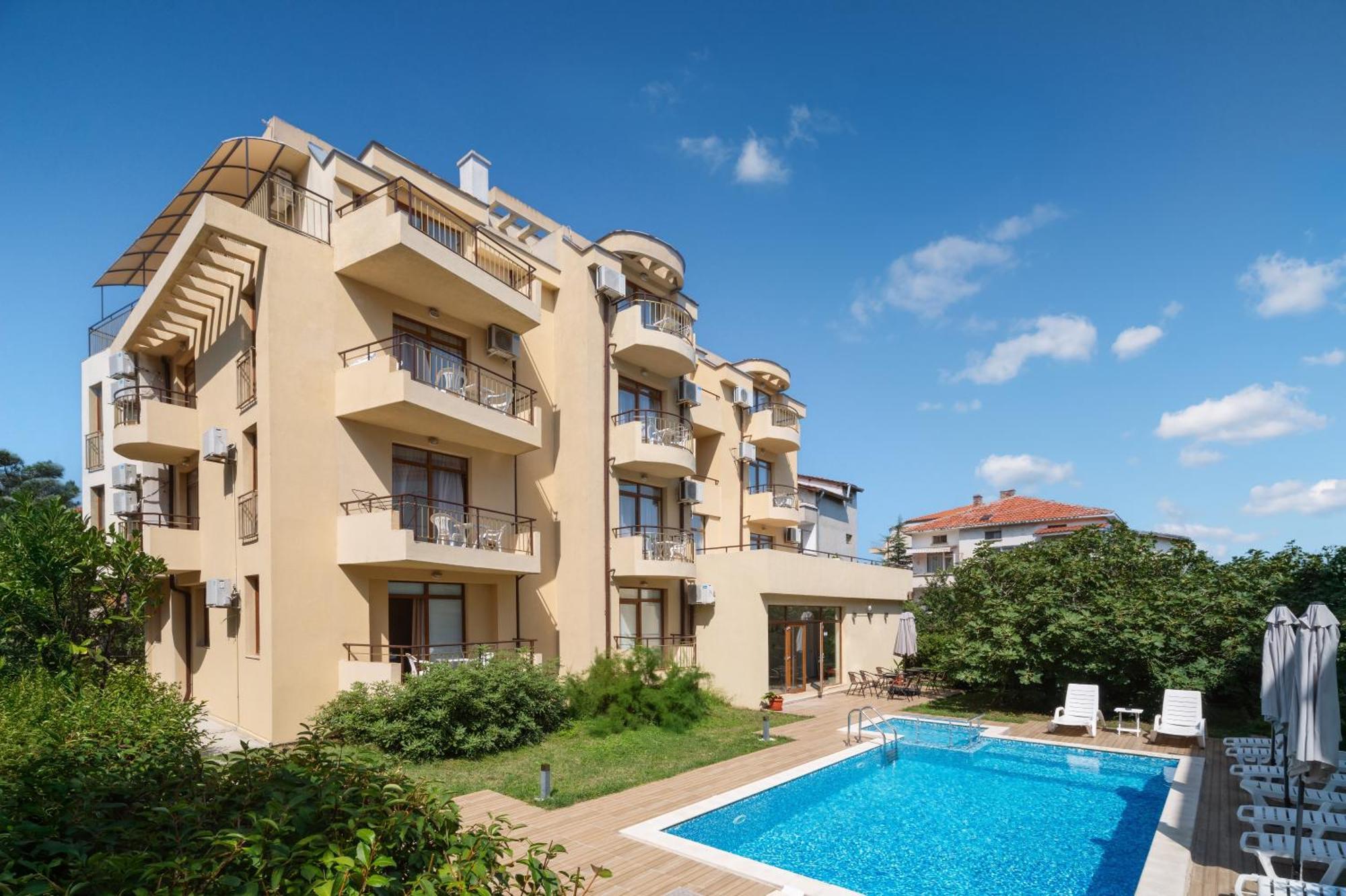 Hotel Milan Primorsko Ngoại thất bức ảnh