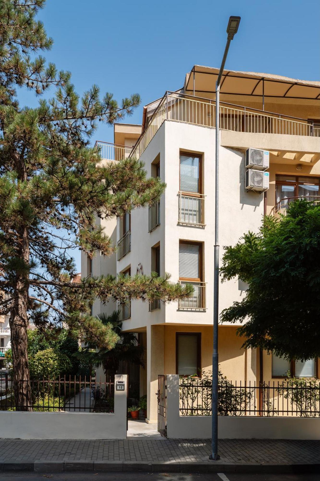 Hotel Milan Primorsko Ngoại thất bức ảnh