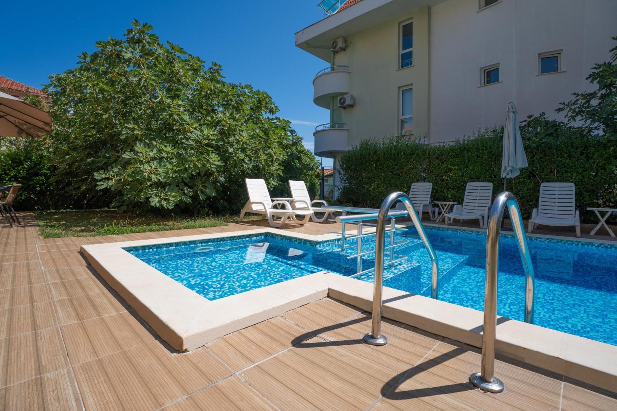 Hotel Milan Primorsko Ngoại thất bức ảnh