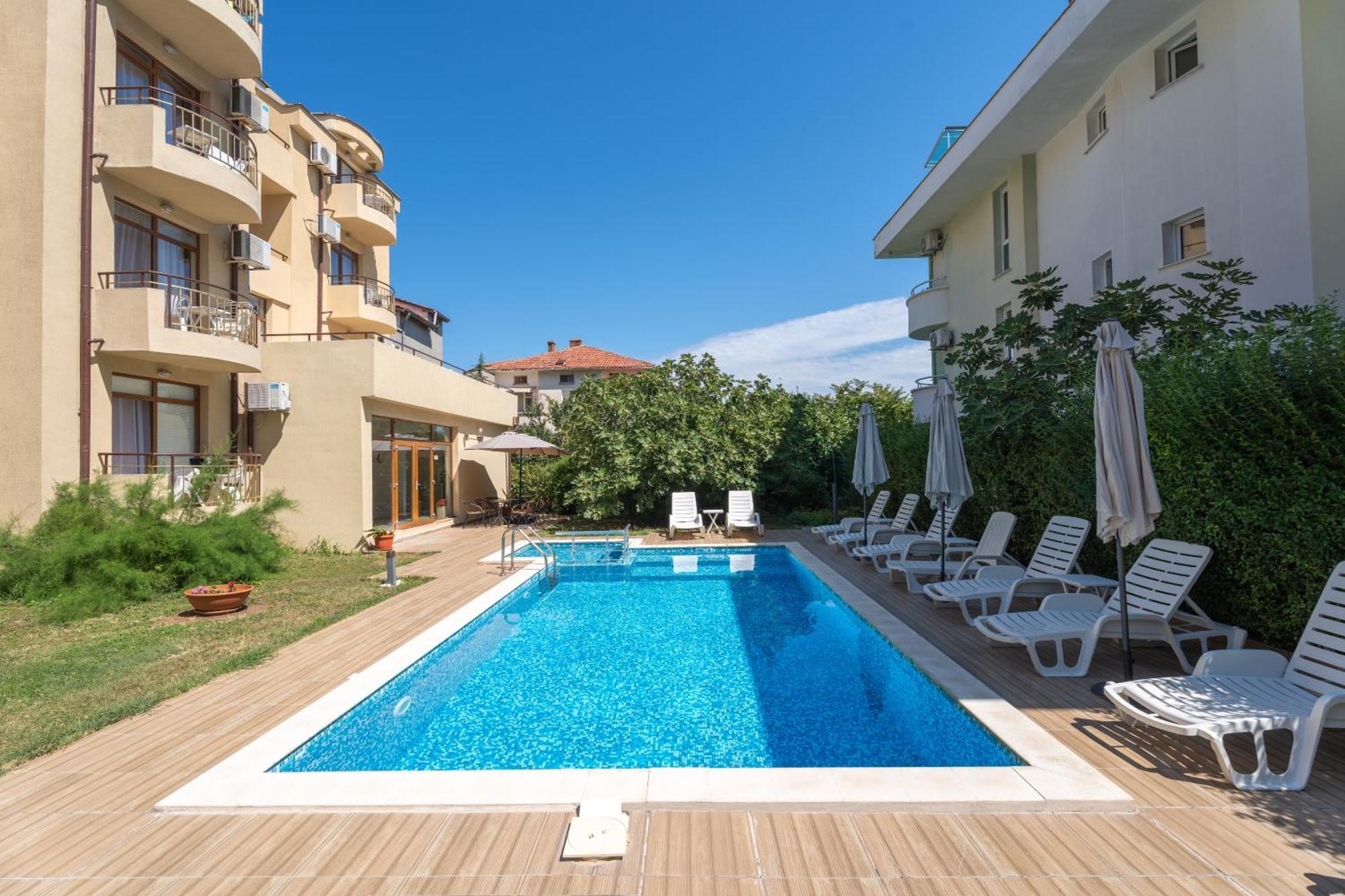Hotel Milan Primorsko Ngoại thất bức ảnh