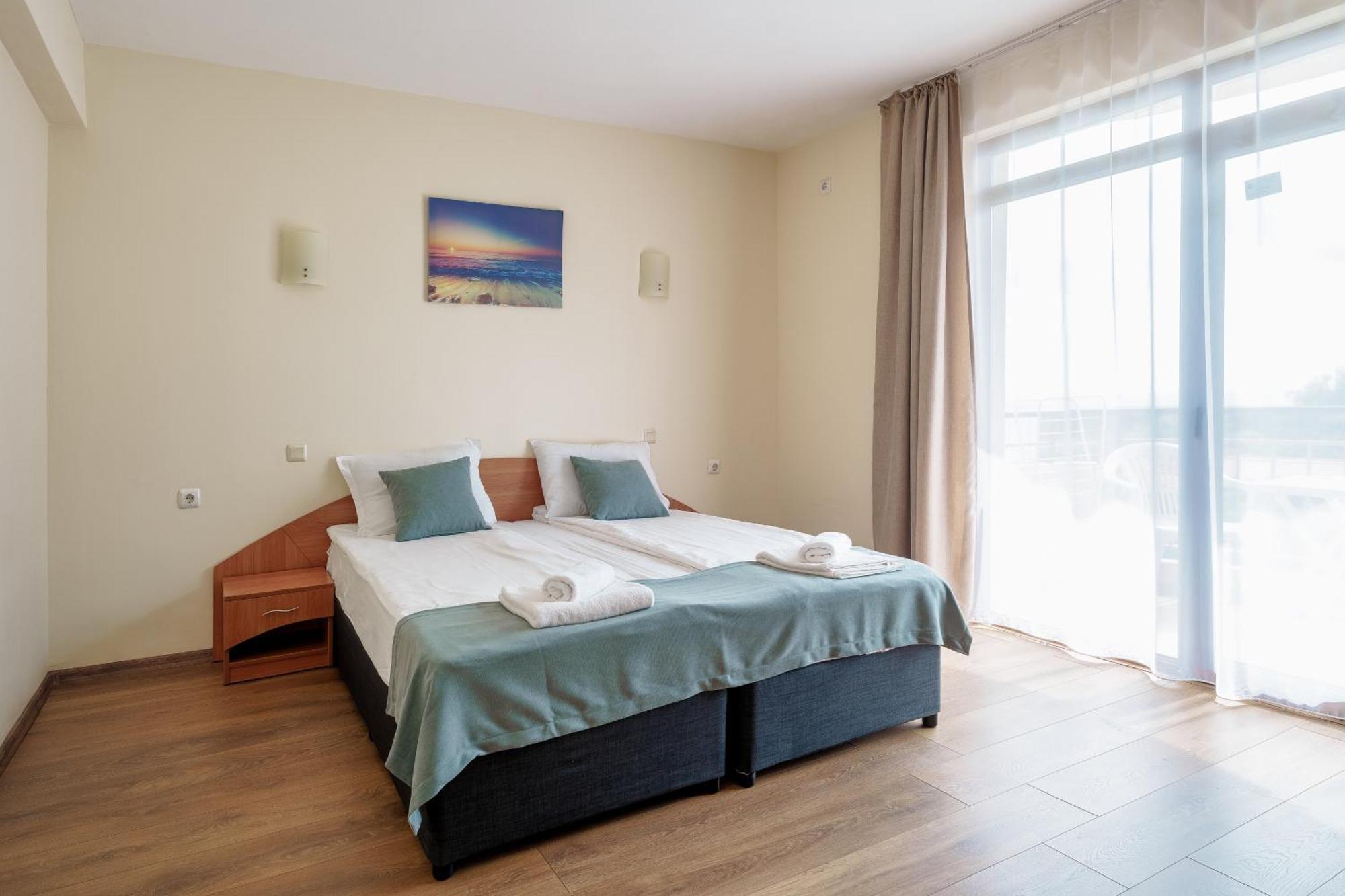 Hotel Milan Primorsko Ngoại thất bức ảnh