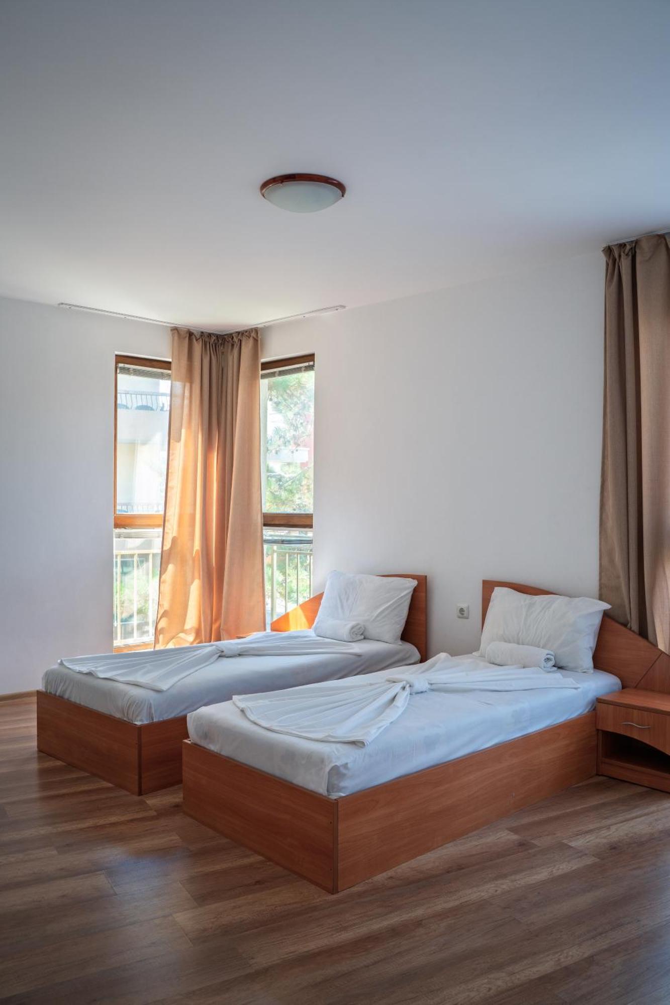 Hotel Milan Primorsko Ngoại thất bức ảnh