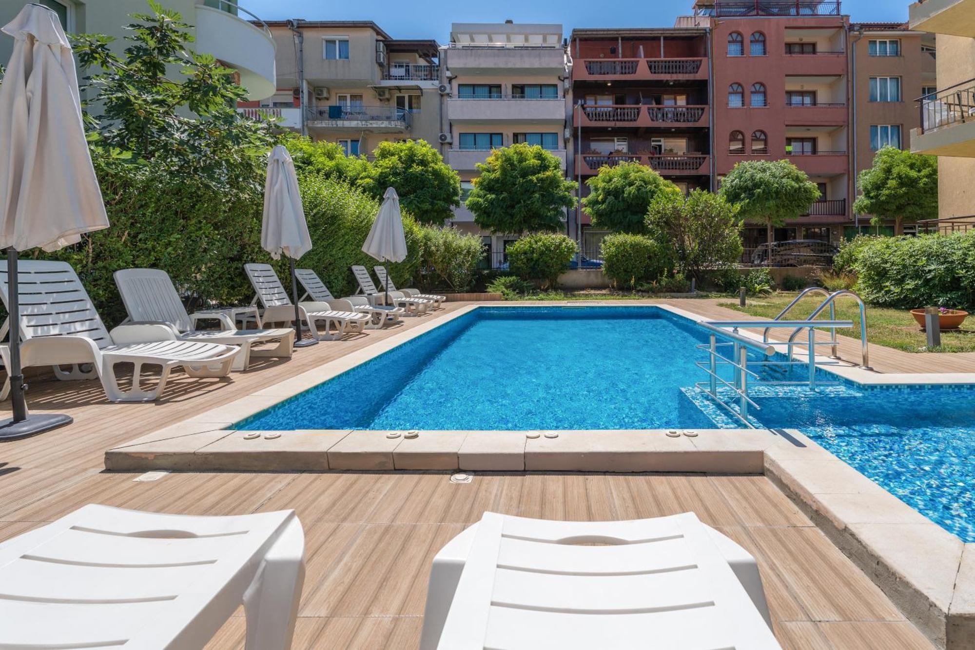 Hotel Milan Primorsko Ngoại thất bức ảnh