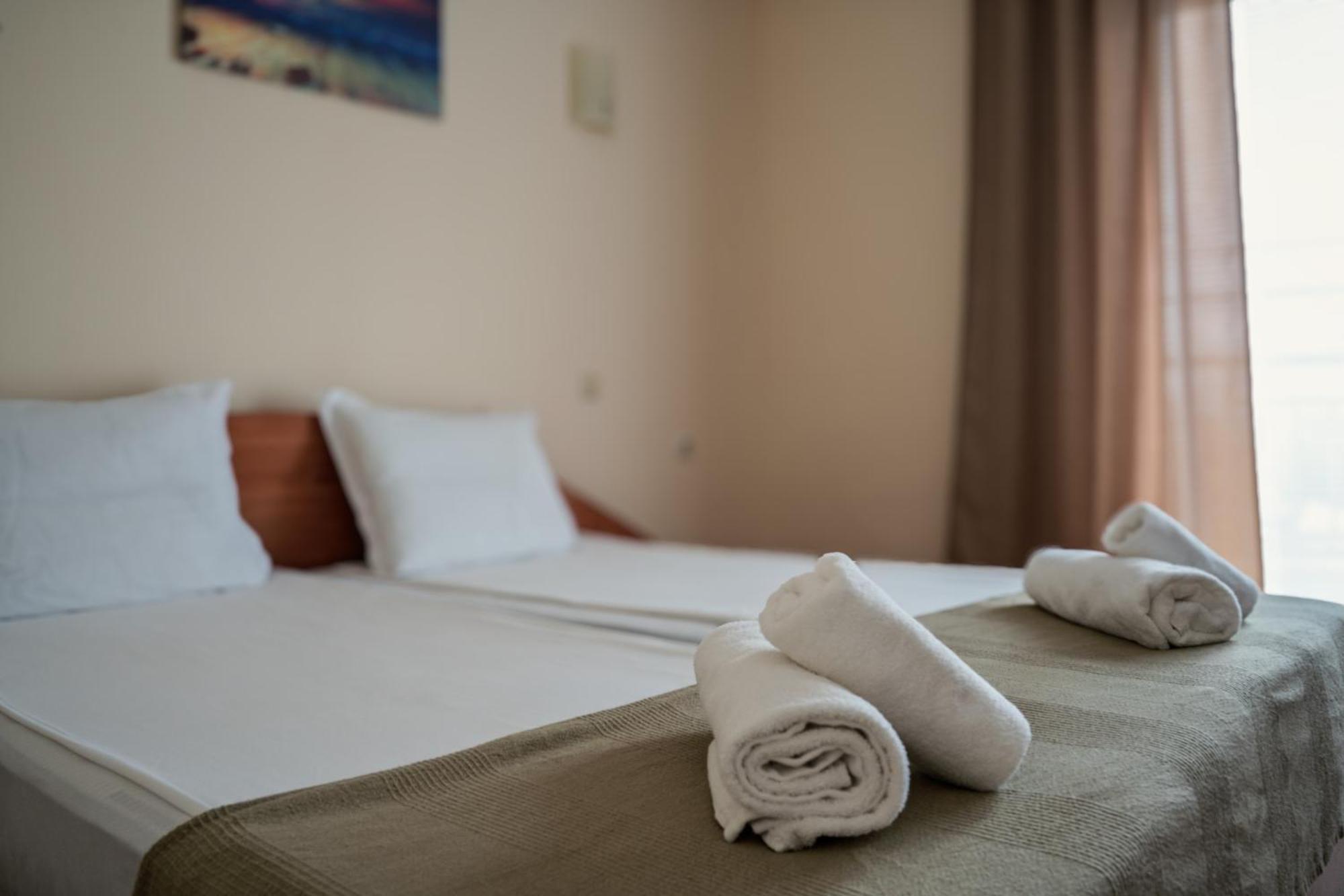Hotel Milan Primorsko Ngoại thất bức ảnh