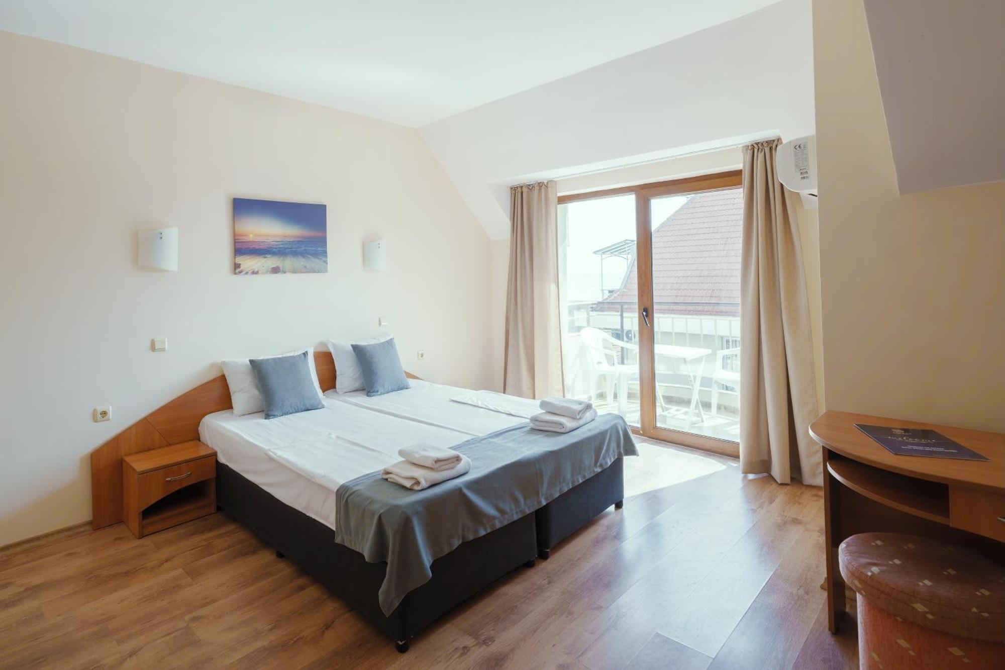 Hotel Milan Primorsko Ngoại thất bức ảnh
