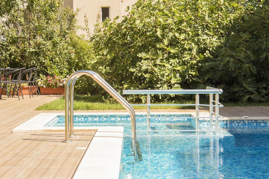 Hotel Milan Primorsko Ngoại thất bức ảnh