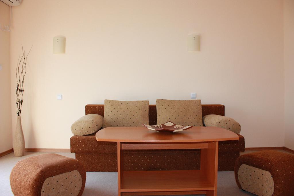 Hotel Milan Primorsko Ngoại thất bức ảnh