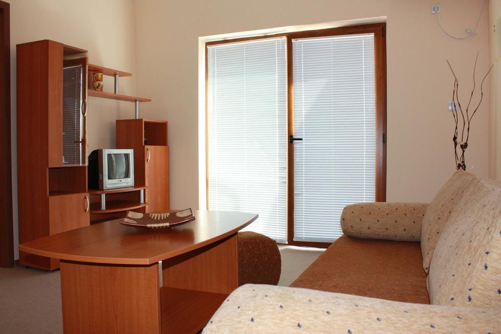 Hotel Milan Primorsko Ngoại thất bức ảnh