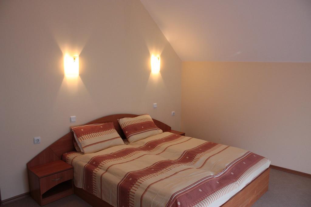 Hotel Milan Primorsko Ngoại thất bức ảnh