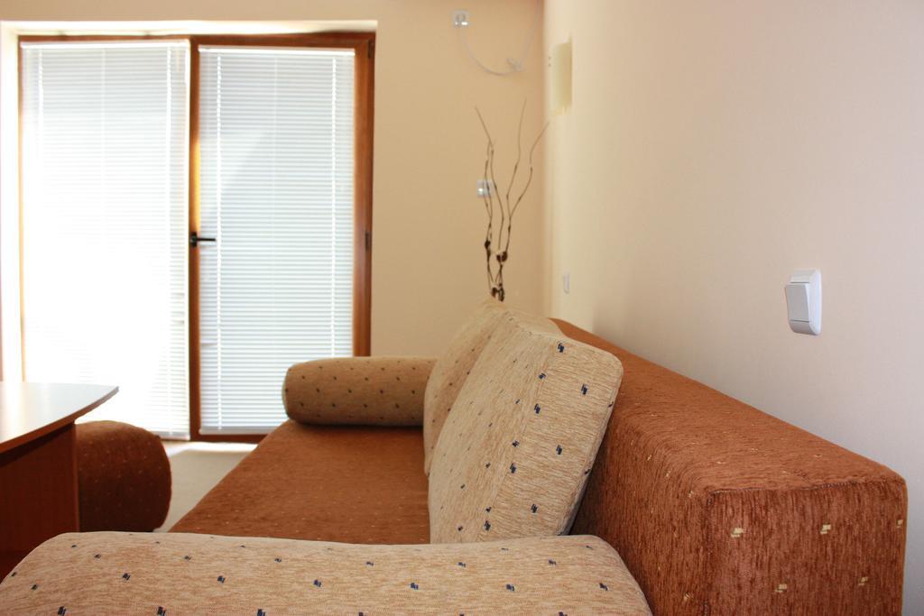 Hotel Milan Primorsko Ngoại thất bức ảnh