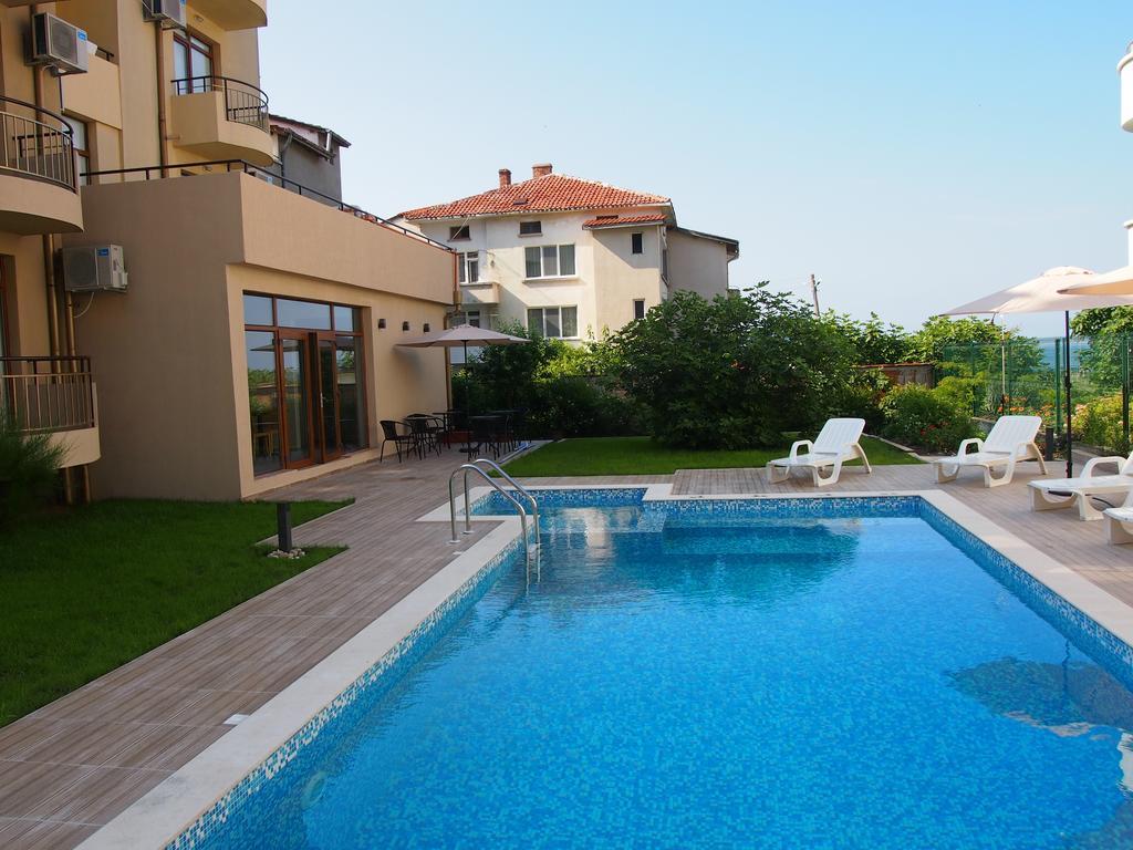 Hotel Milan Primorsko Ngoại thất bức ảnh