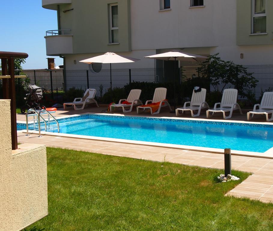 Hotel Milan Primorsko Ngoại thất bức ảnh