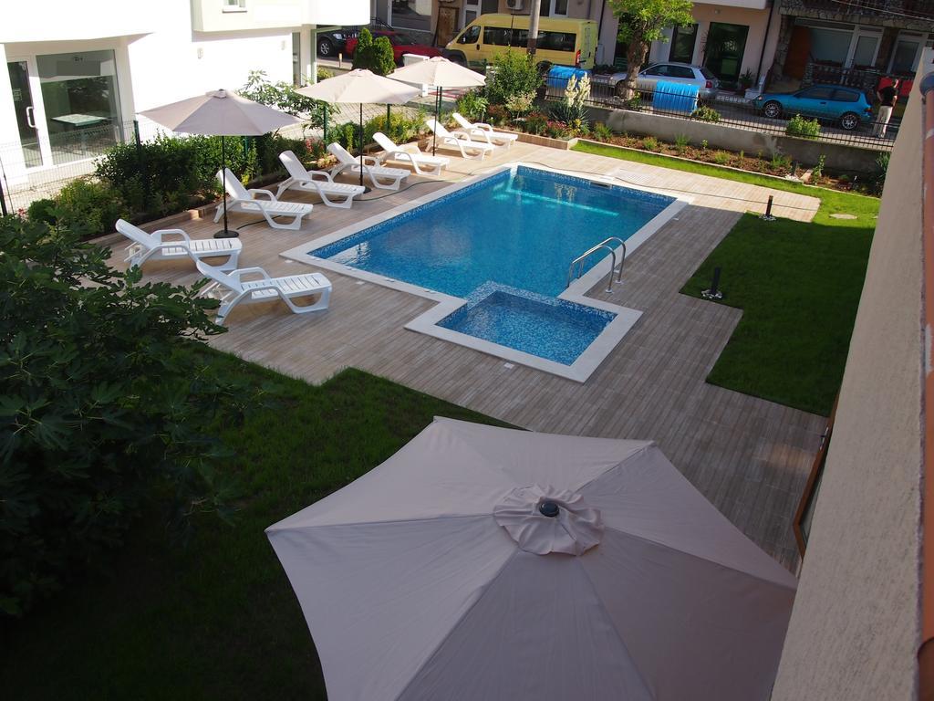 Hotel Milan Primorsko Ngoại thất bức ảnh