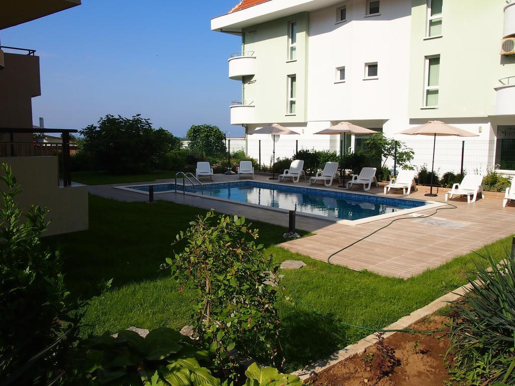 Hotel Milan Primorsko Ngoại thất bức ảnh