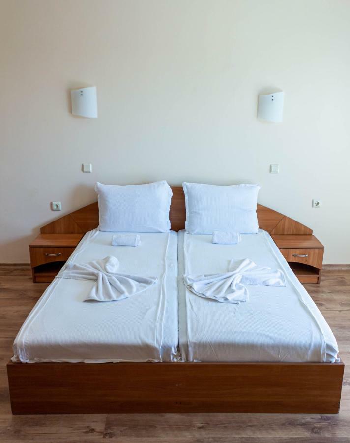 Hotel Milan Primorsko Ngoại thất bức ảnh