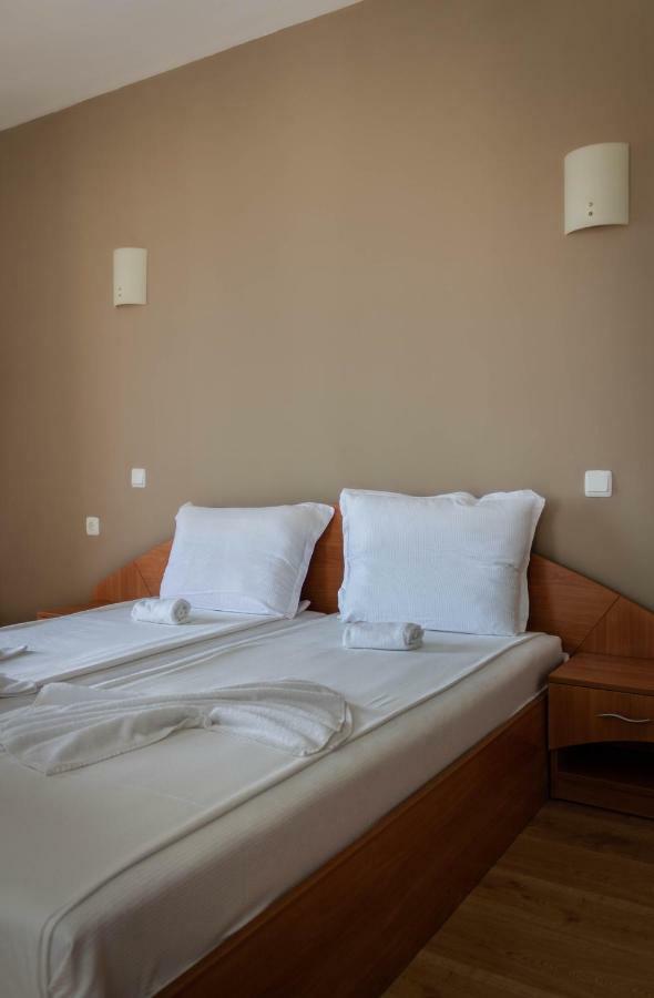 Hotel Milan Primorsko Ngoại thất bức ảnh